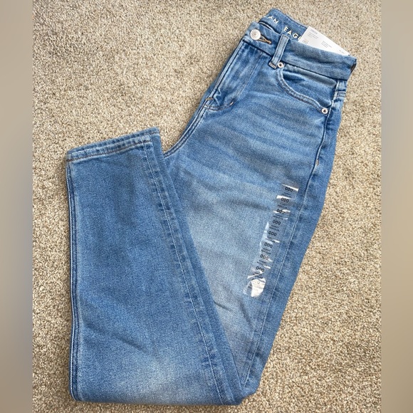American Eagle High Waisted Curvy Mom Jeans - Picture 1 of 4